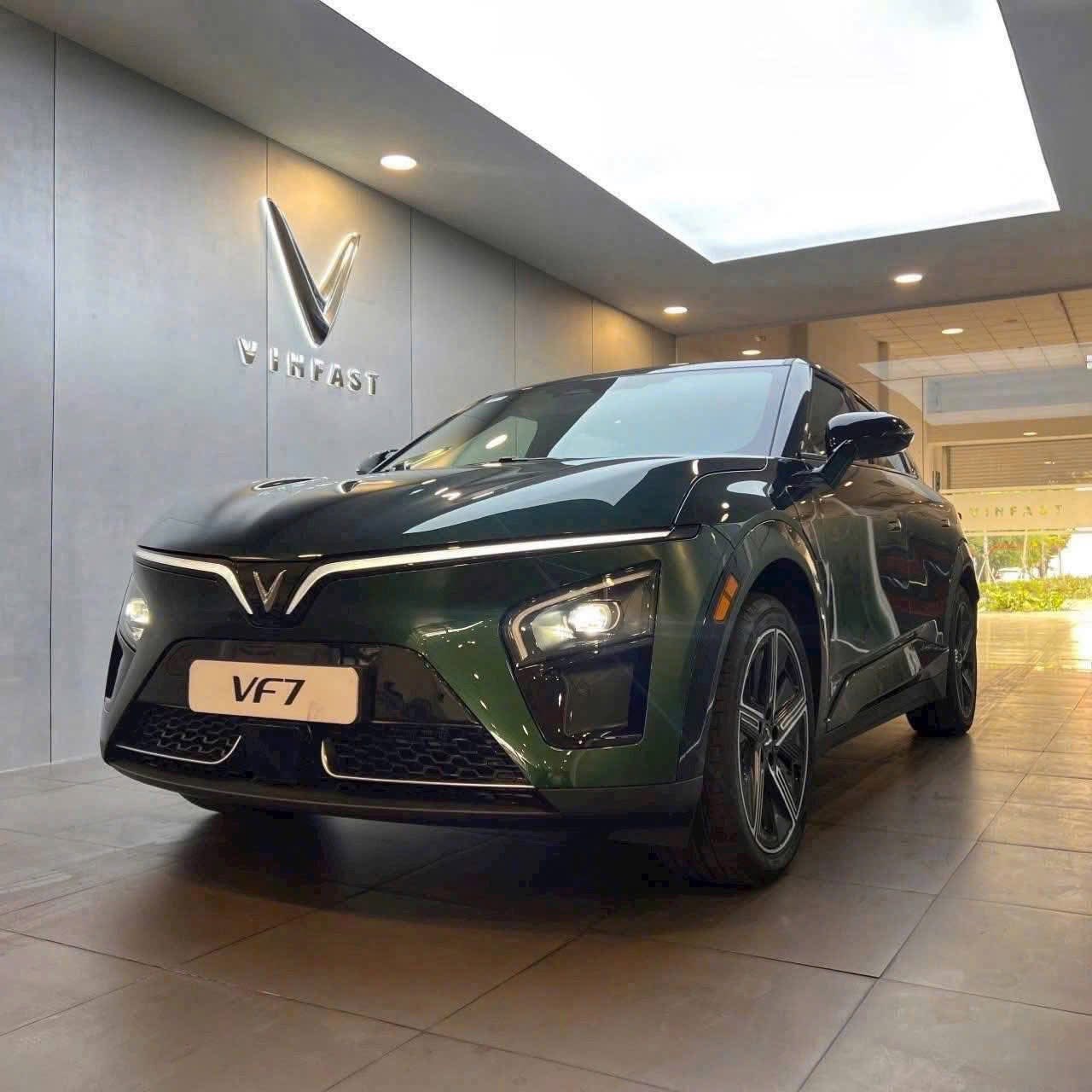 Giá xe VF7 tháng 8/2025